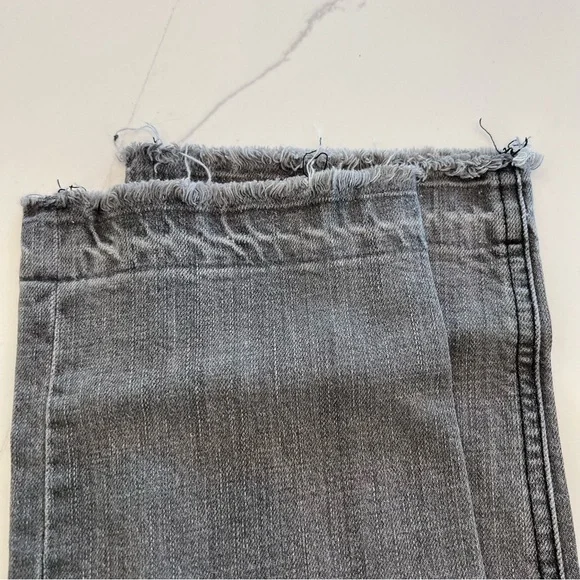 CURRENT/ELLIOT The Cropped Straight Jeans w/ Frayed Hem,‎ Grey, 27